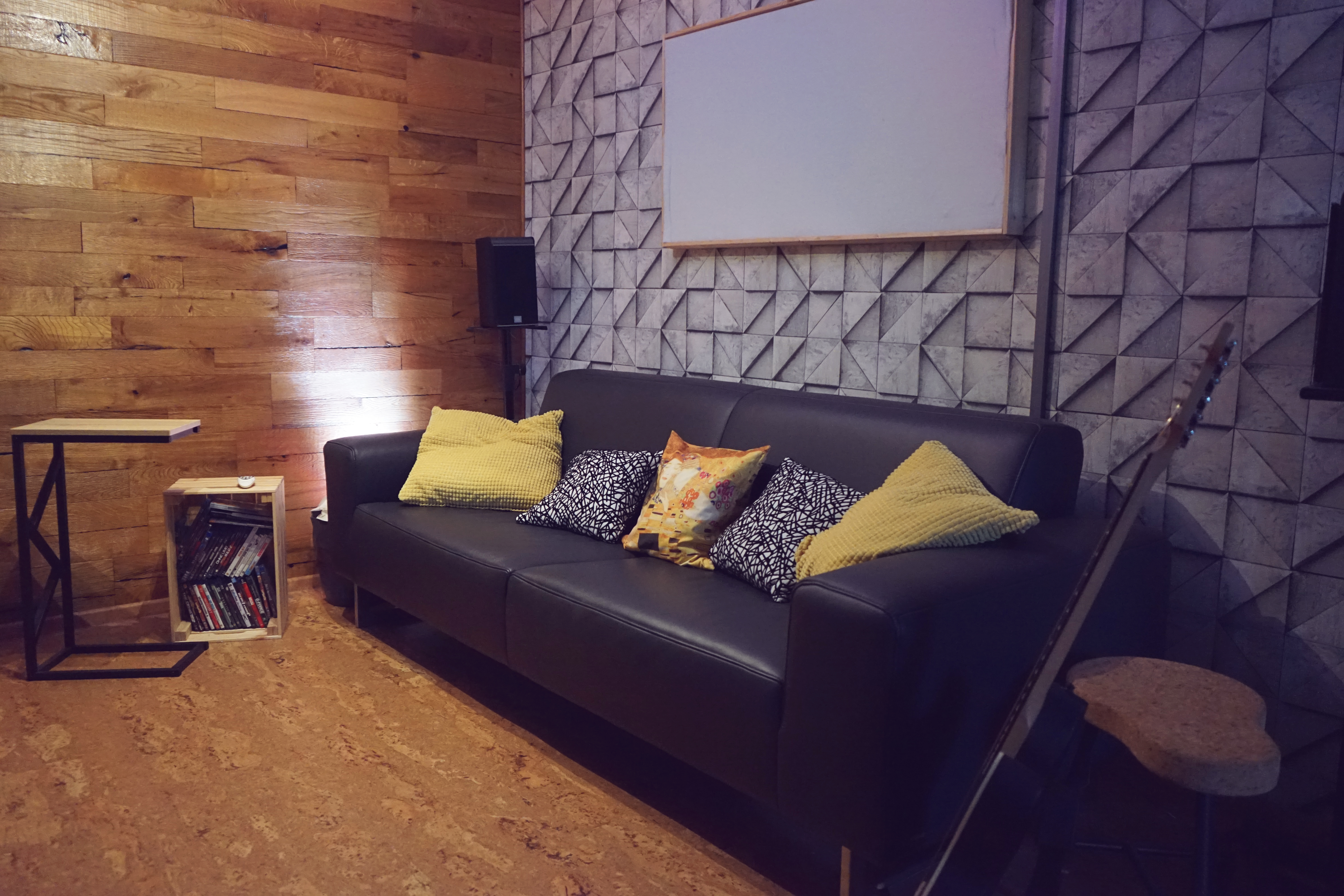 Gemütliche Lounge-Ecke im Mooseic Studio zum Entspannen